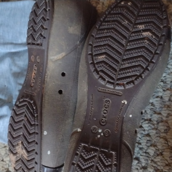 2 for $20😉Crocs 6 m ladies shoes - Picture 2 of 2